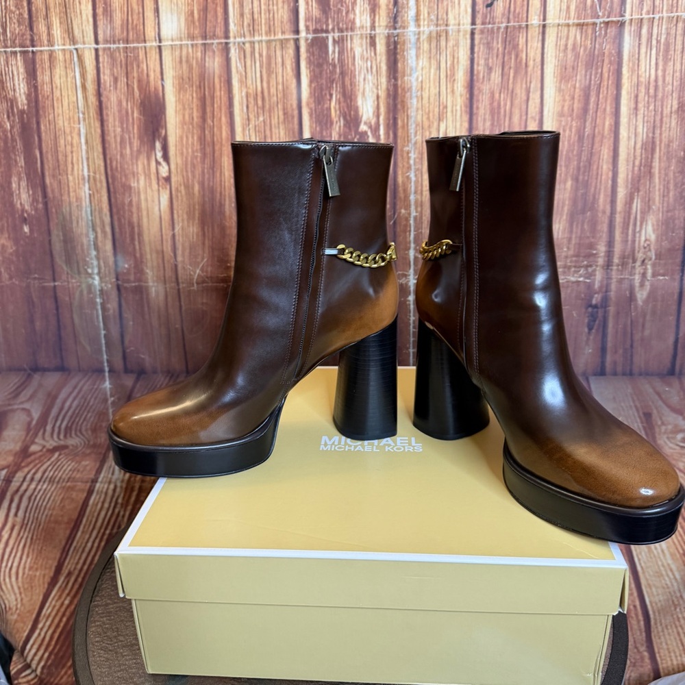 Michael Kors Carlisle Women’s Leather Chain Ankle Boots Platform Chunky Heel 8.5 - Picture 8 of 14
